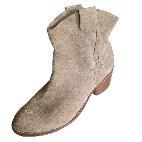 Dolce Vita Suede Leather Heeled Ankle Boots Short Beige Tan Truffle Ladies 6.5 - Picture 1 of 15